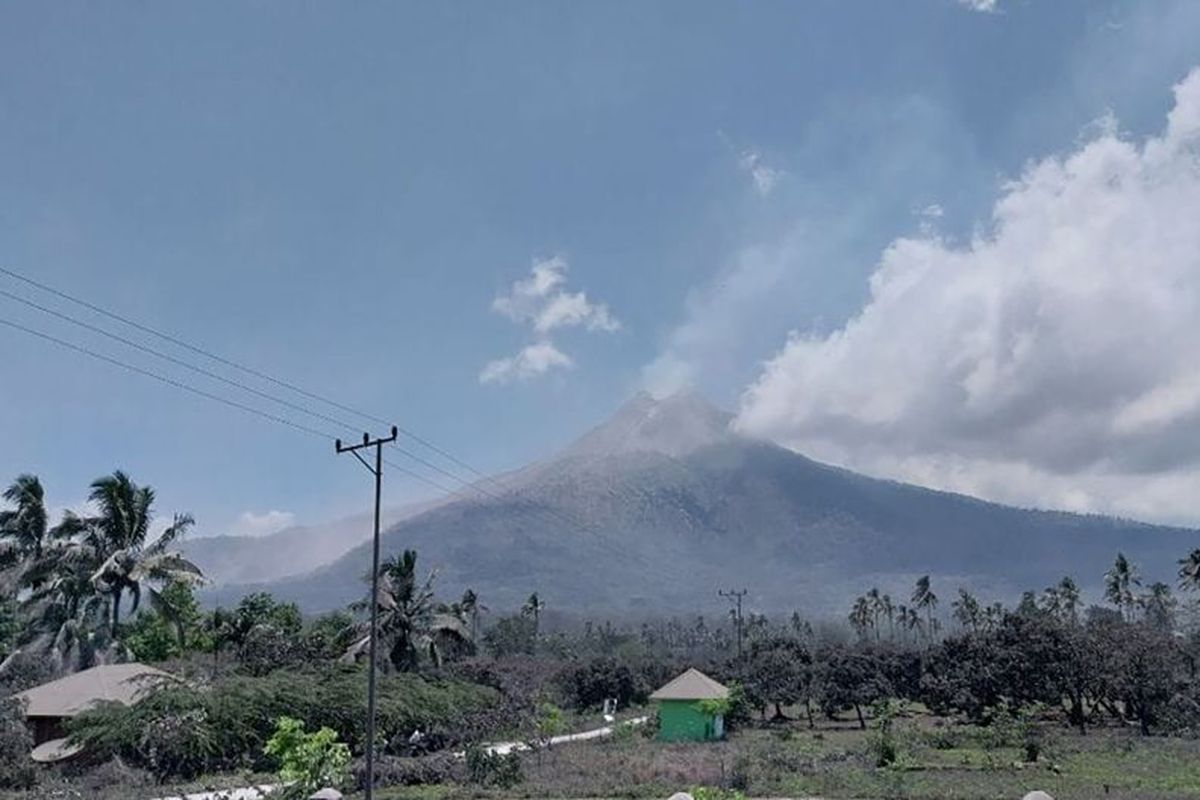 Mencekamnya Erupsi Lewotobi Laki-laki, Suster Marieta Mengungsi di Tengah Hujan Batu