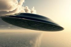 [HOAKS] UFO Jatuh ke Laut Setelah Dikejar Jet Tempur