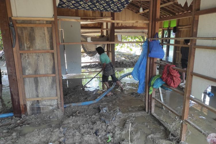 Rumah Fadholi Sisa Atap karena Diterjang Banjir Demak, Hanya Mampu Selamatkan Dokumen Pergi Haji