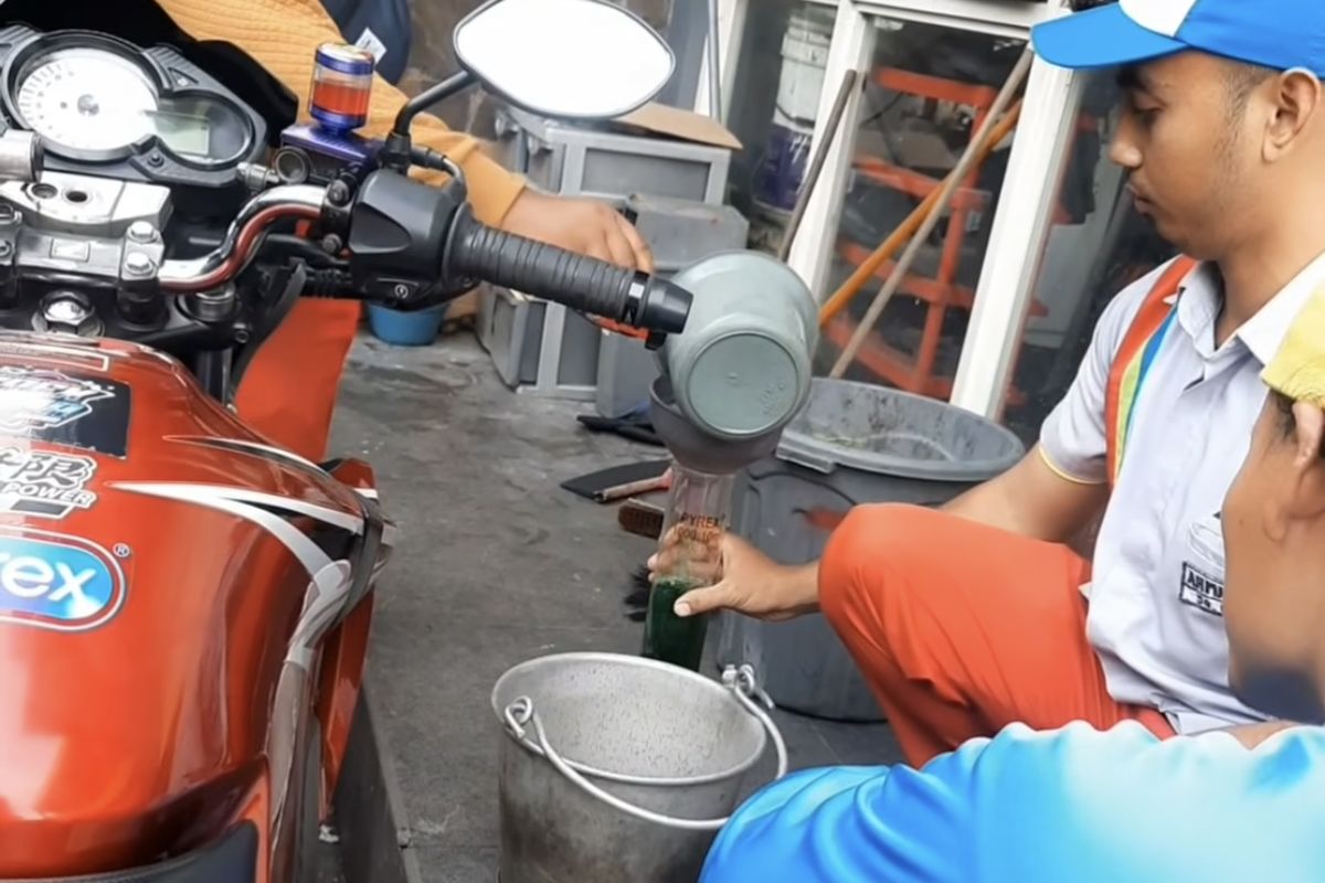 Tangkapan layar rekaman video pengujian takaran BBM Pertalite di SPBU Patal Lawang.