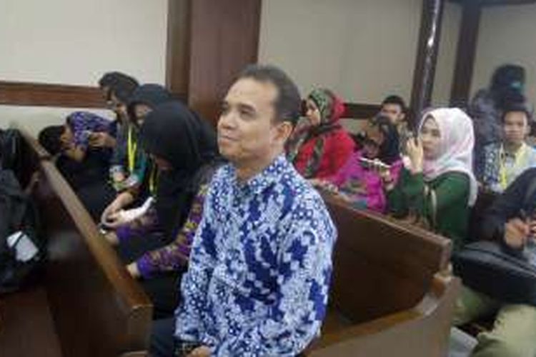 Panitera Pengadilan Negeri Jakarta Pusat, Edy Nasution, menjadi terdakwa di Pengadilan Tipikor Jakarta, Kamis  (8/12/2016).