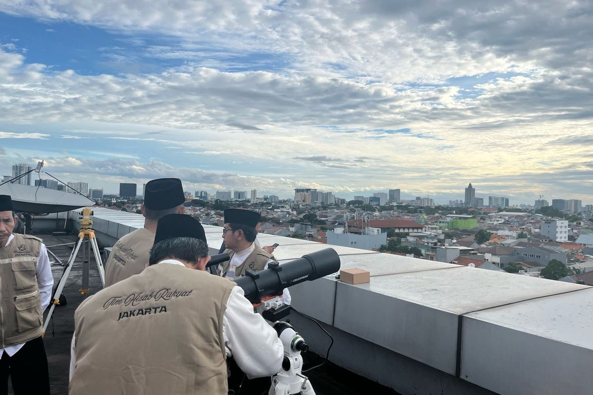Pemantauan hilal untuk awal Syawal 1446 hijriah atau lebaran Idul Fitri di Kanwil Kemenag Jakarta, Sabtu (29/3/2025).