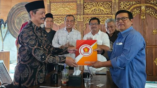 Sudah Diusung PKB, Eks Wabup Magelang Ambil Formulir Calon Bupati di Gerindra