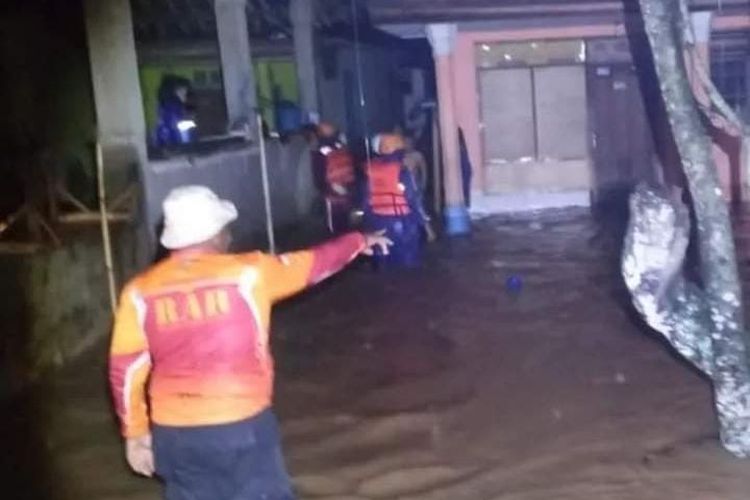 Kondisi rumah warga yang terendam banjir pada Kamis (18/11/2021)