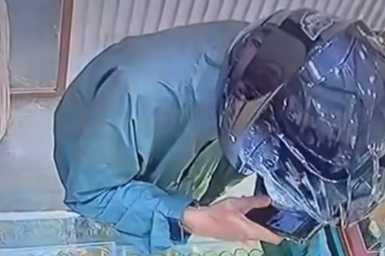 Manfaatkan Situasi saat Listrik di Medan Padam, Pria Berhelm Gondol Emas Rp 400 Juta
