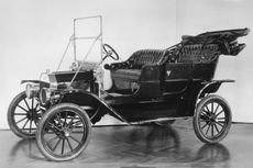 1 Desember 1913, Ford Memperkenalkan Perakitan Mobil Pertama