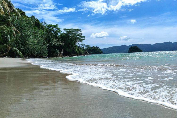 Trenggalek Kembangkan Wisata Selam di Pantai Mutiara