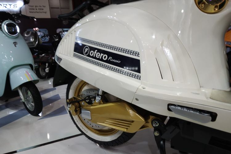 Vespa 946 tiruan Christian Dior hanya Rp 13 jutaan