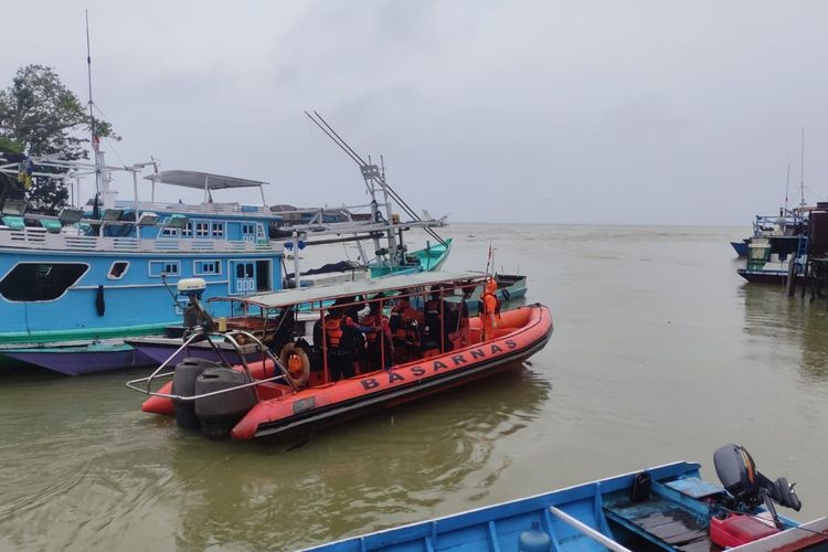 pencarian hari keempat, Rabu (29/10/2025), satu korban telah ditemukan, sementara lima lainnya masih dinyatakan hilang.