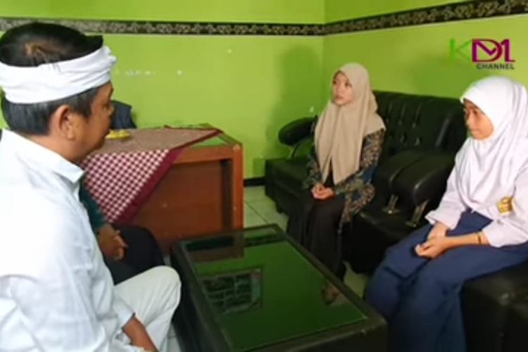 Anggota DPR RI, Dedi Mulyadi, saat bertemu dengan guru SMPN 4 Darangdan yang diminta membayar uang damai sebesar Rp 50 juta oleh orangtua salah satu siswa.