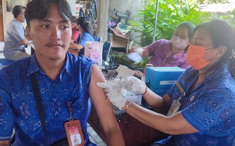 Indonesia Allocates 9.3 Million Covid Vaccines for Second Booster Shots
