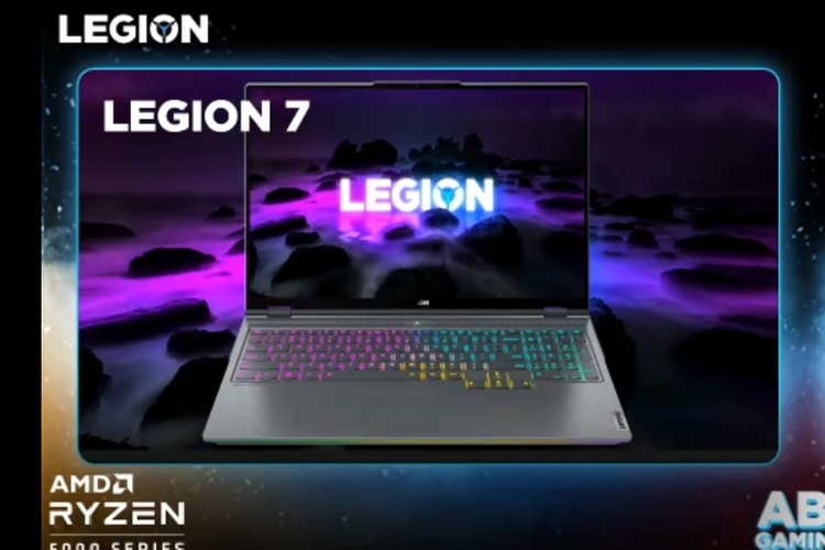 Consumer Notebook 4P and T1 Manager Lenovo Indonesia, Hendry Lim sedang memaparkan spesifikasi Legion 7