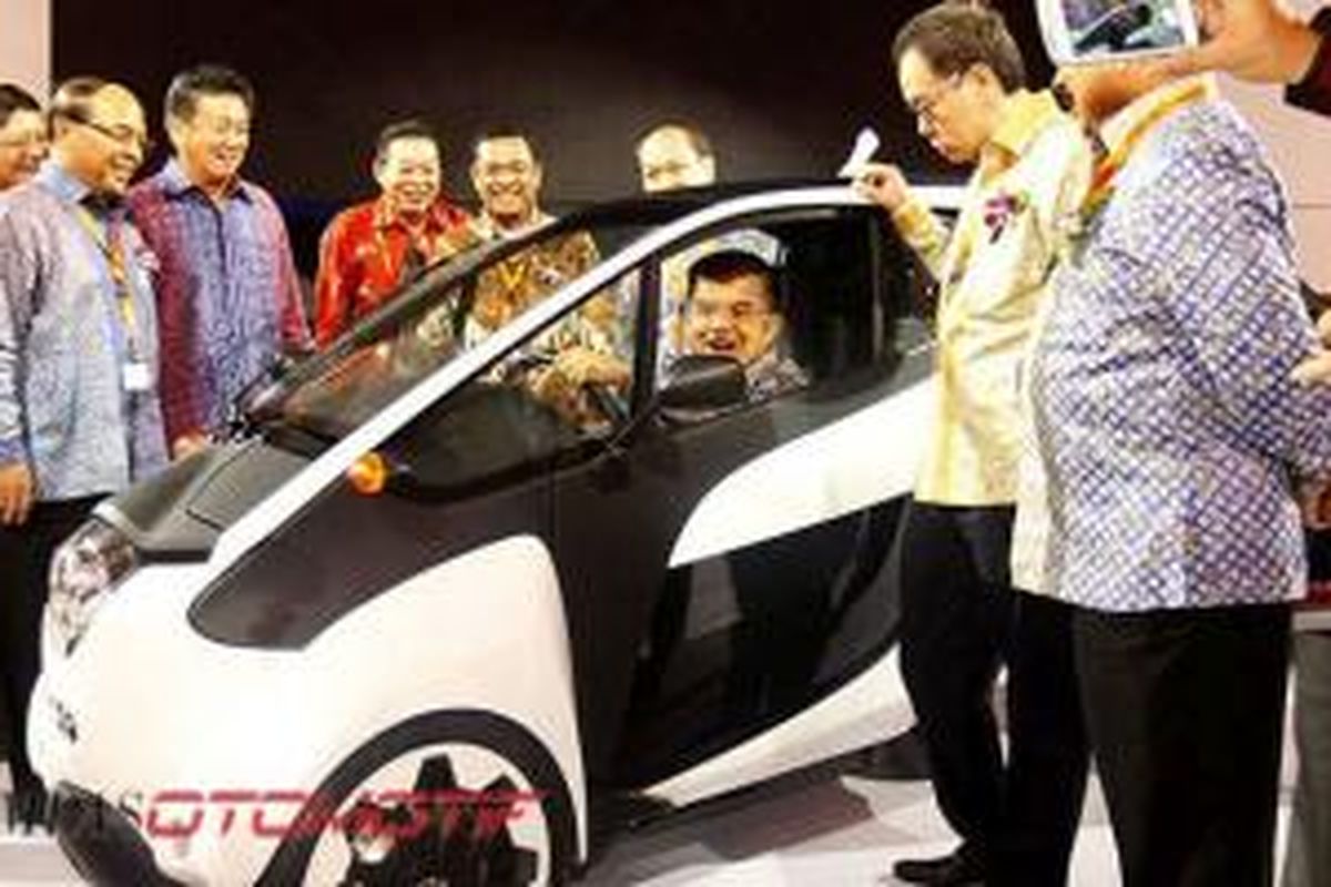 Wakil Presiden RI, Jusuf Kalla, jajal Toyota i-Road