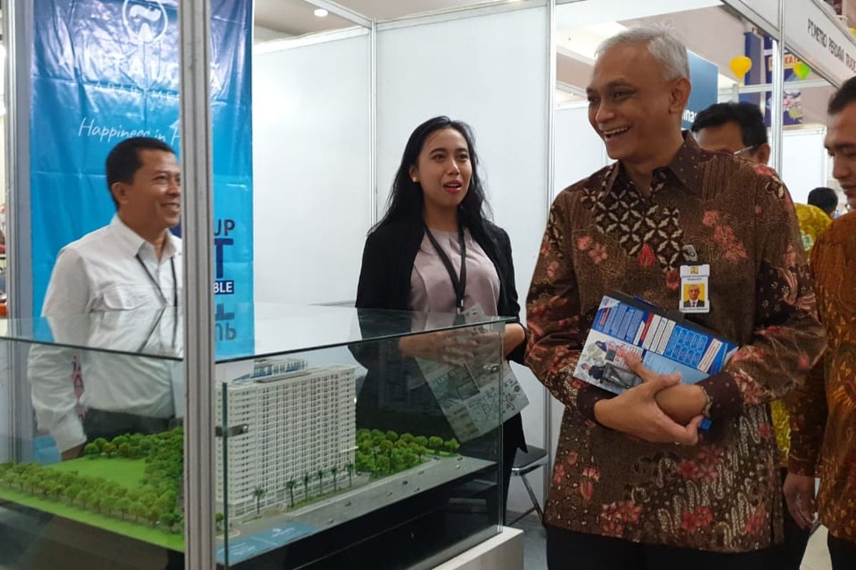 Direktur Perencanaan Penyediaan Perumahan Direktorat Jenderal Penyediaan Perumahan Kementerian PUPR Dwityo A Soeranto saat membuka Pameran Gebyar Rumah Jabar Tahun 2019 di Bandung, Rabu (24/4/2019).