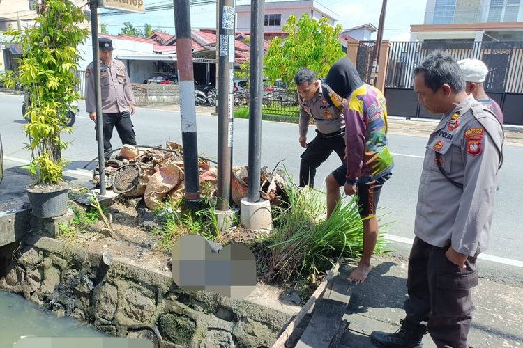 Potongan tubuh manusia ditemukan di sebuah parit Jalan Danau Sentarum, Kecamatan Pontianak Kota, Kota Pontianak, Kalimantan Barat (Kalbar) Rabu (15/5/2024) pagi. 