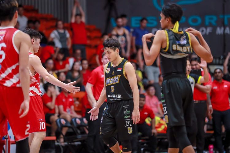 BTN CLS Knights Indonesia harus mengakui ketangguhan tuan rumah Westports Malaysia Dragons pada laga Asean Basketball League (ABL) di Maba Stadium, Kuala Lumpur, Malaysia, Kamis (14/2/2019). 