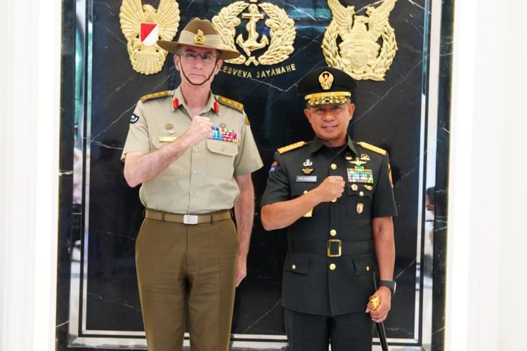 Panglima Australian Defence Force (ADF) atau Panglima Angkatan Bersenjata Australia Jenderal Angus John Campbell menemui Panglima TNI Jenderal Agus Subiyanto di kantor Subden, Merdeka Barat Jakarta Pusat, Selasa (20/2/2024).