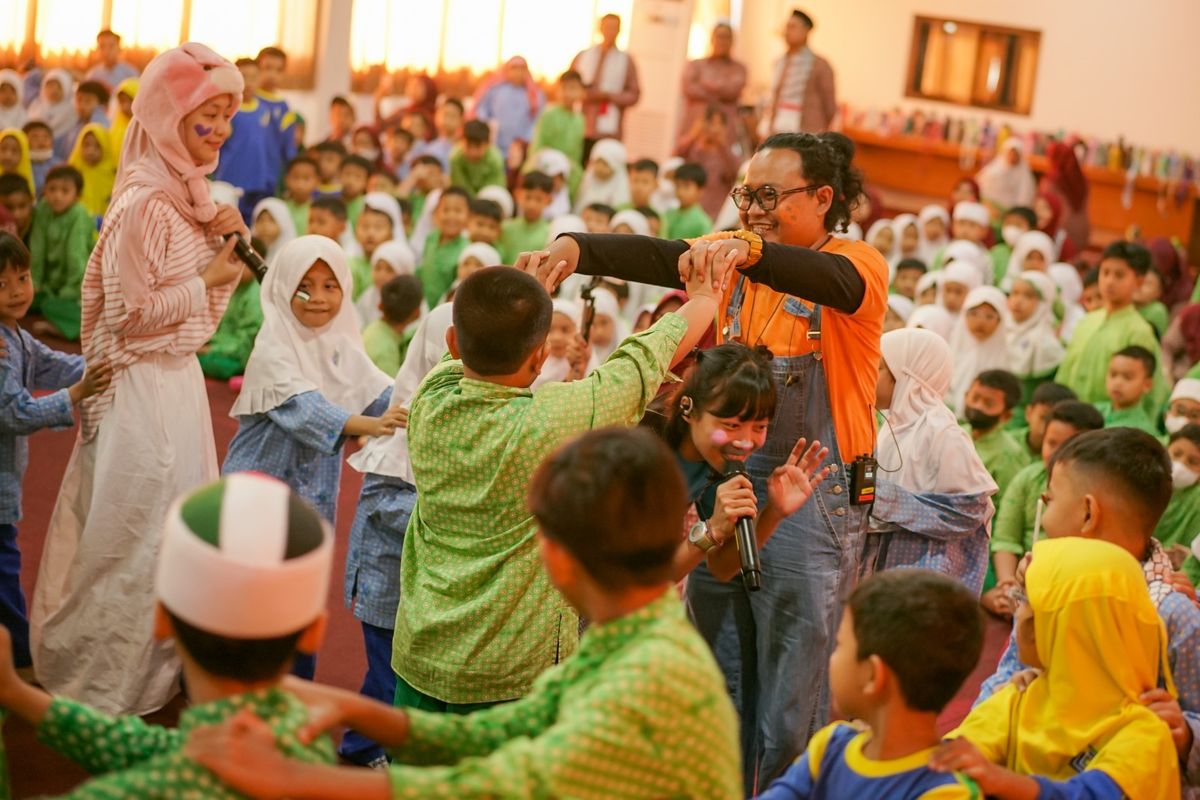 Gelaran pertunjukan drama musikal bertajuk Satukan Hati, Kuatkan Jiwa, Bantu Palestina yang dihelat oleh Dompet Dhuafa menyatukan 450 siswa kelas 1-6 SDIF Al Fikri dalam semangat berbagi dan kepedulian terhadap sesama. Melalui drama ini, anak-anak diajak untuk memahami pentingnya persaudaraan, saling tolong-menolong, serta menghormati perbedaan.

