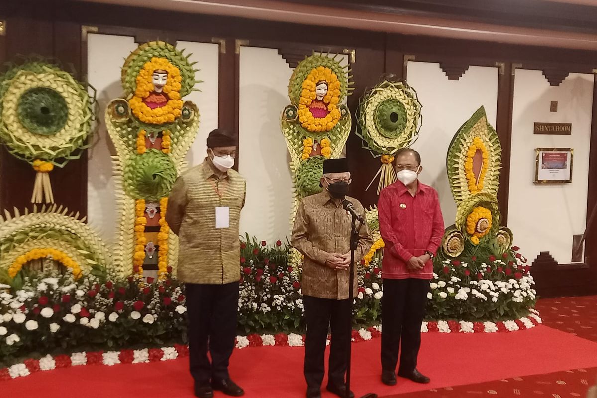 Wapres Ma'ruf Amin didampingi Gubenur Jakarta Anies Baswedan dan Gubernur Bali I Wayan Koster  saat membuka Rakernas APPSI di Hotel Kartika Plaza, Tuban, Badung, Bali, Senin (9/5/2022) malam. kompas.com/Yohanes Valdi Seriang Ginta