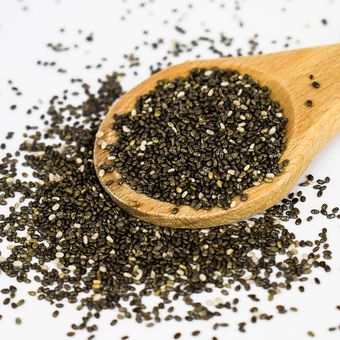 Manfaat chia seed untuk diet menjadi perhatian bagi banyak pelaku diet, terutama karena biji-bijian ini tinggi serat dan bisa membantu untuk kenyang lebih lama.