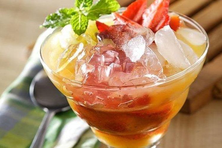 Kolang kaling markisa adalah minuman tropis yang menyegarkan, cocok dinikmati di hari yang panas