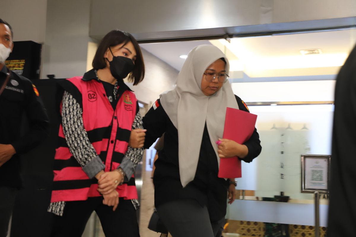 Crazy rich asal Surabaya Helena Lim ditetapkan sebagai tersangka kasus dugaan korupsi komoditas timah oleh Kejagung pada Selasa (26/3/2024).