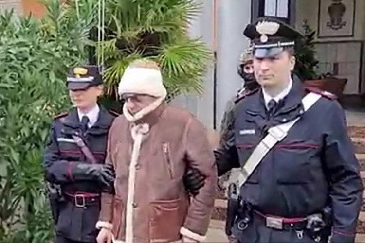 Pada 16 Januari 2023, Carabinieri menangkap bos mafia paling dicari di Italia, Matteo Messina Denaro, di Palermo setelah 30 tahun buron. 