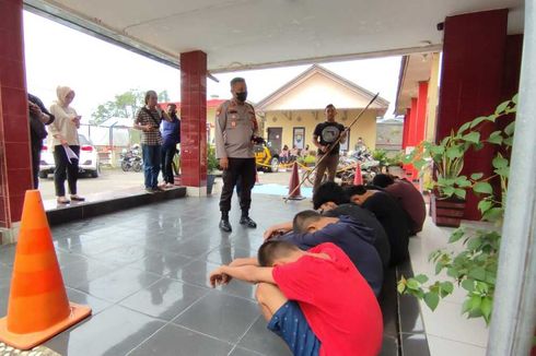 Bawa Pedang hingga Bom Molotov Hendak Tawuran, 7 Pemuda di Palembang Ditangkap