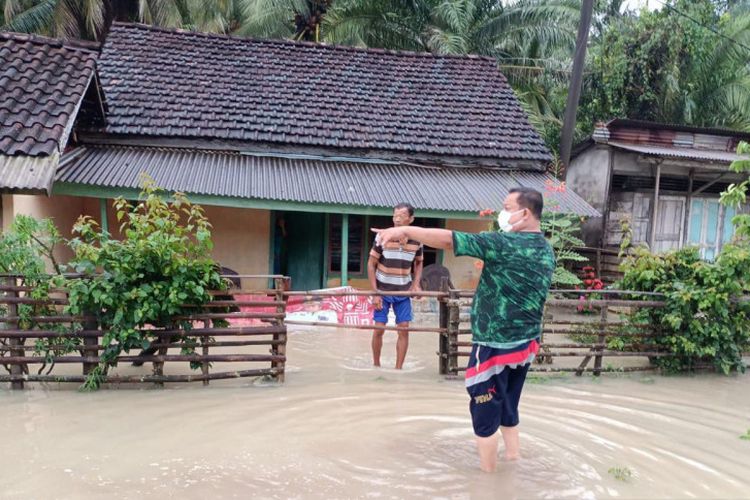 Kondisi banjir di Kabupaten Kaur, Provinsi Bengkulu. Setidaknya sebanyak 27 desa terdampak banjir dan longsor.