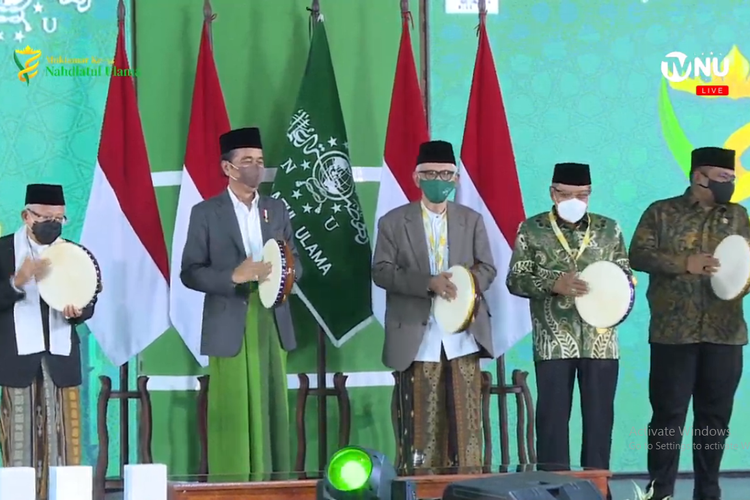 Presiden Joko Widodo membuka acara Muktamar ke-34 Nahdlatul Ulama (NU) di Lampung, pada Rabu (22/12/2021).