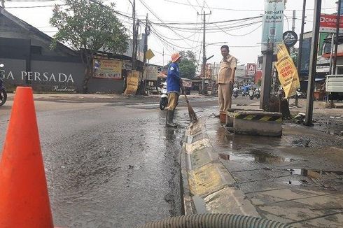 2 Tahun Lebih Jalan Ceger Raya di Pondok Aren Tergenang Air Comberan, Belum Ditangani Serius Pemerintah Setempat