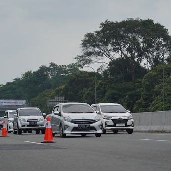 Pemberlakuan rekayasa lalu lintas (lalin) one way dari KM 72 Cikampek (Jalan Tol Cipali) sampai dengan KM 414 Gerbang Tol (GT) Kalikangkung Jalan Tol Batang-Semarang.
