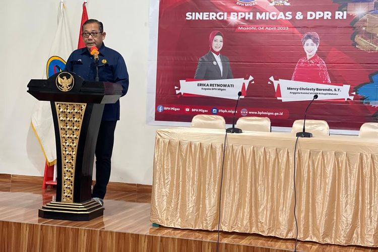 Sekretaris Badan Pengatur Hulu Minyak dan Gas Bumi (BPH Migas) Patuan Alfon Simanjuntak dalam kegiatan Sinergi BPH Migas dan Dewan Perwakilan Rakyat (DPR) Republik Indonesia (RI) yang berlangsung di Masohi, Maluku Tengah, Provinsi Maluku (4/4/2023).
