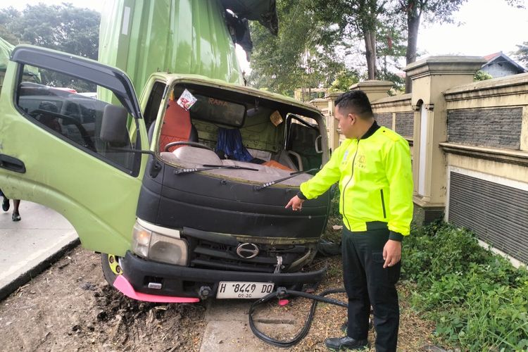 Kecelakaan Beruntun di Pantura Indramayu Libatkan 3 Truk dan Motor, 1 Orang Luka Berat