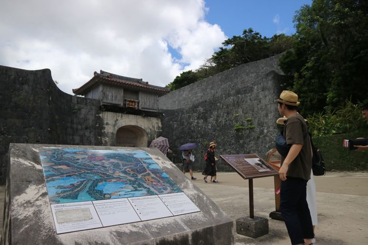 Salah satu gerbang obyek wisata Shurijo Castle Park, Okinawa, Jepang, Jumat (29/6/2018). Shurijo Castle Park merupakan salah satu peninggalan kerajaan Ryukyu yang kini jadi warisan budaya dunia UNESCO.
