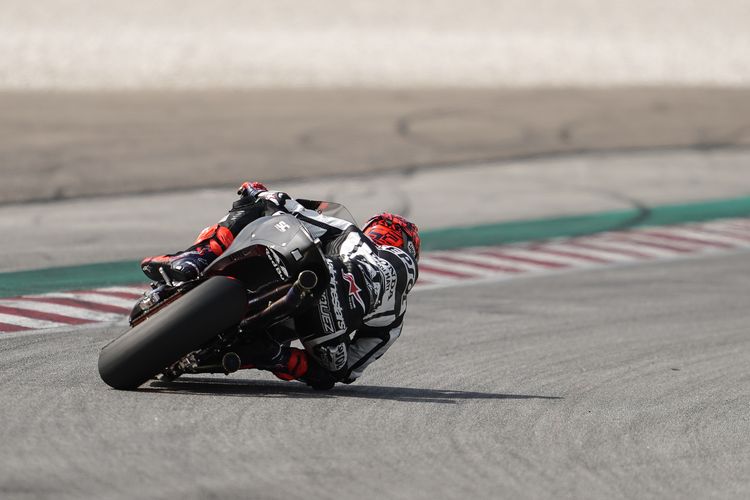 Pembalap Repsol Honda Marc Marquez melakukan tes pramusim MotoGP 2022 di Sirkuit Sepang, Malaysia.
