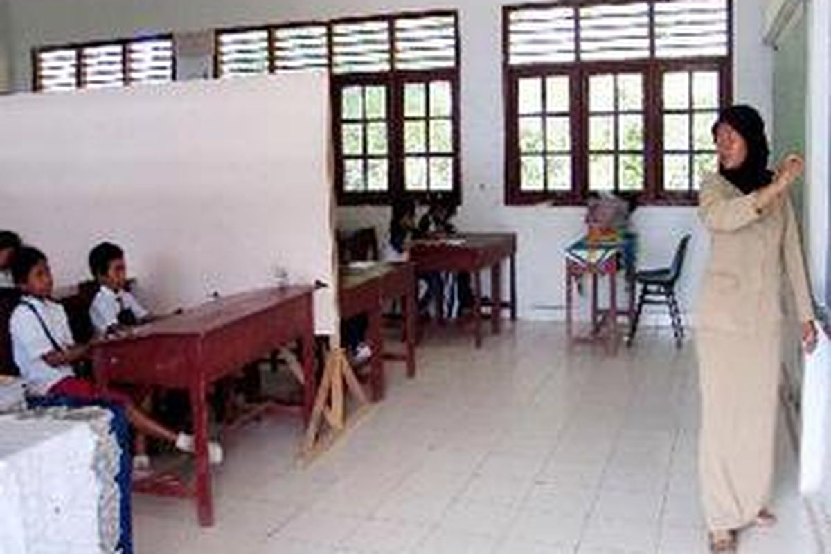 Ilustrasi: Ratusan guru di Kabupaten Poso, Sulawesi Tengah, menuntut pemerintah daerah setempat segera membayarkan honor mengajar mereka selama sembilan bulan terakhir sejak Januari 2009 lalu.