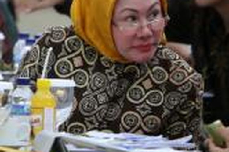 Gubernur Banten, Ratu Atut Chosiyah saat acara round table nasional di Kantor Gubernur Provinsi Sulsel, Makassar, Jumat (15/3/2013).   