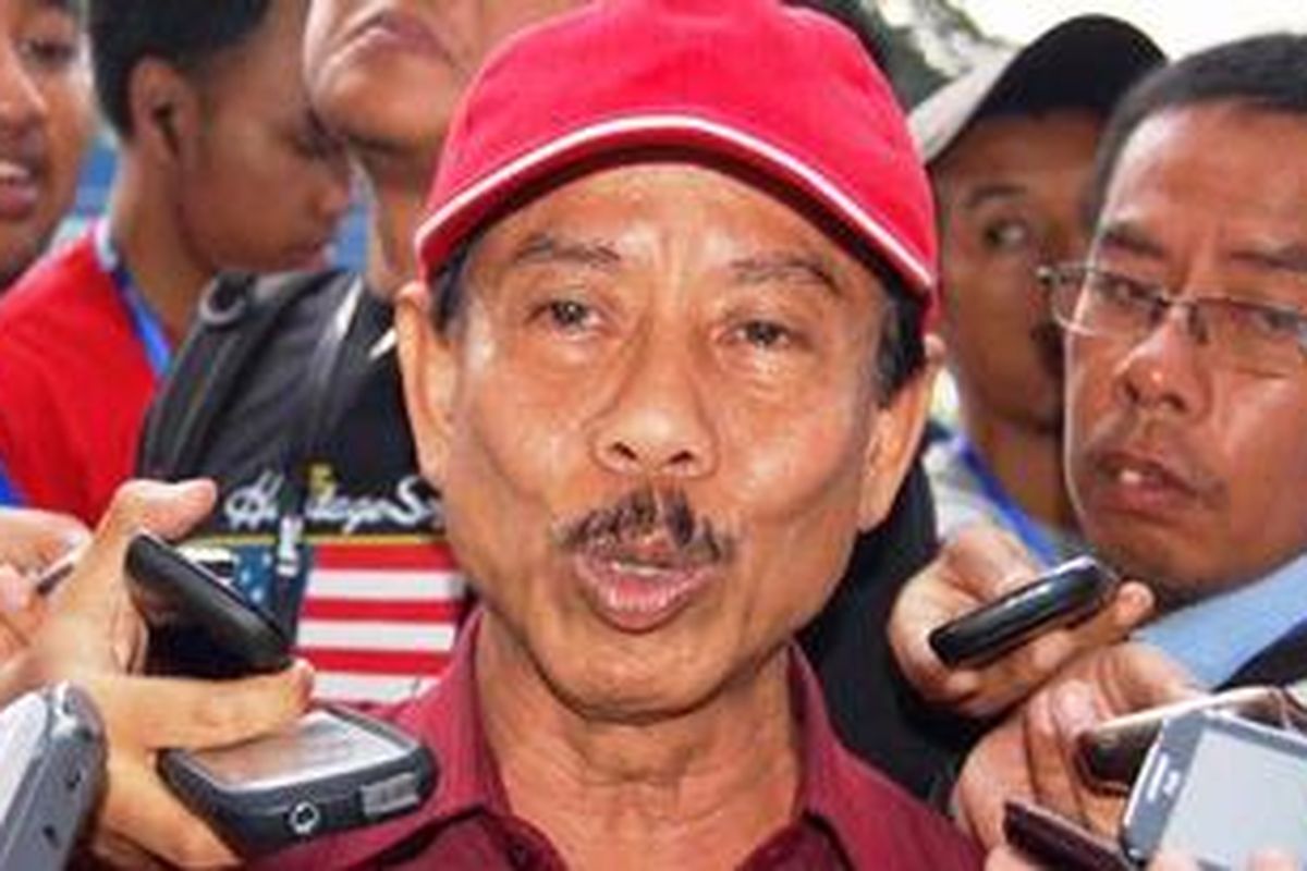 Peni Suparto, Walikota MAlang yang saat ini diangkat menjadi penanggngjawab Yayasan Arema oleh M Nur, selaku ketua Yayasan Arema. Ia tetap ngoto Arema yang sah adalah Asuhan Milo. Sabtu (11/2/2012)
