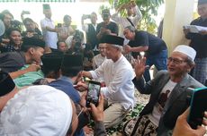 Kunjungi Ponpes di Bantul, Ganjar Pranowo Suapi Santri Jenang Merah Putih