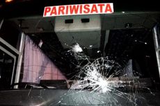 Kaca Bus Pemain Surabaya United Dilempari Batu oleh Suporter
