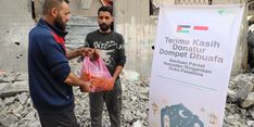 Jalankan Amanah Donatur, Dompet Dhuafa Berbagi Parsel Ramadhan untuk Warga Palestina