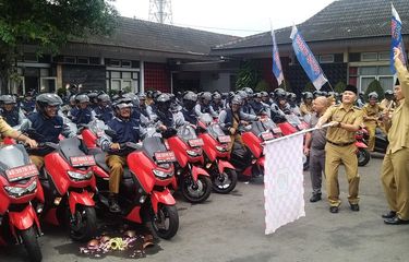 Saat Bupati dari PDI-P Bagi-bagi Nmax Merah untuk Para Kepala Desa ...