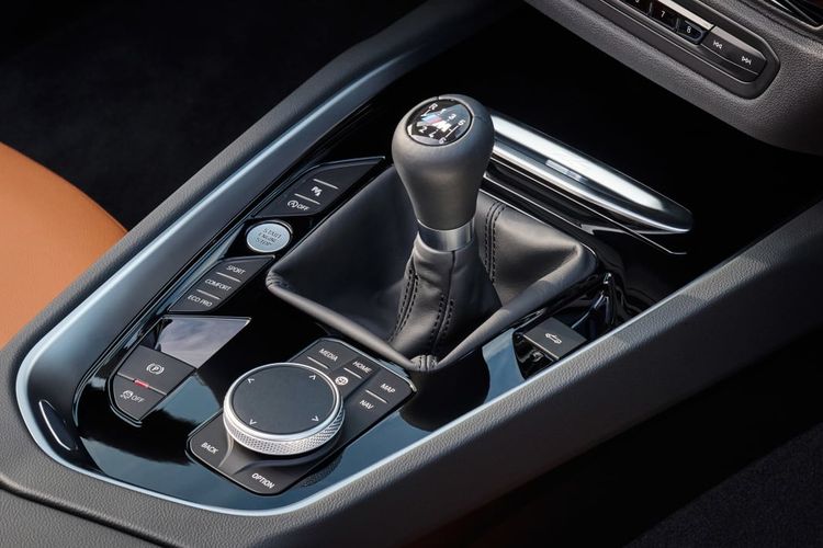 BMW Z4 M40i dapat transmisi manual