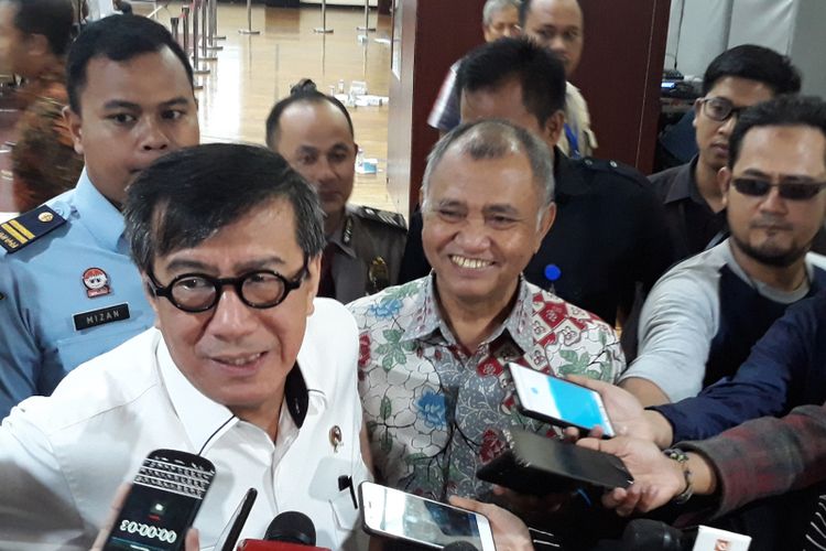 Menteri Hukum dan HAM Yasonna Laoly dan Ketua KPK Agus Rahardjo di Gedung KPK Jakarta, Selasa (27/11/2018).