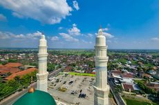 Indahnya Panorama 360 Derajat di Menara Pandang Masjid Agung Madaniyah Karanganyar