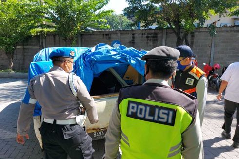 Memaksa Masuk ke Surabaya, 4 Orang Sembunyi di Bak Pikap Tertutup Terpal 