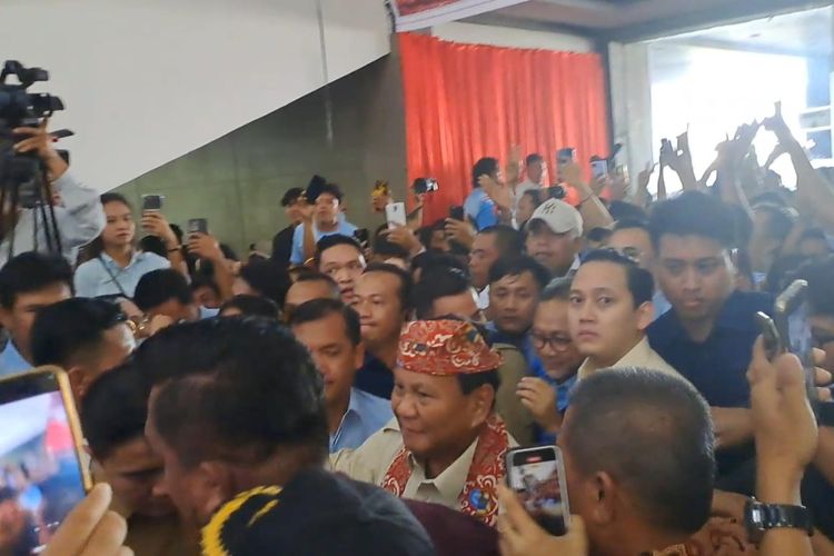 Capres nomor urut 2 Prabowo Subianto berkampanye di Bengkulu, Kamis (11/1/2024). 