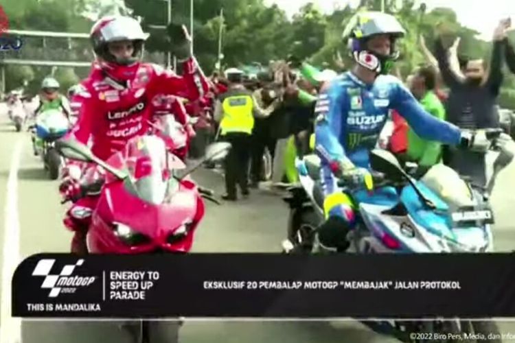 Para pebalap MotoGP melakukan parade di Jakarta