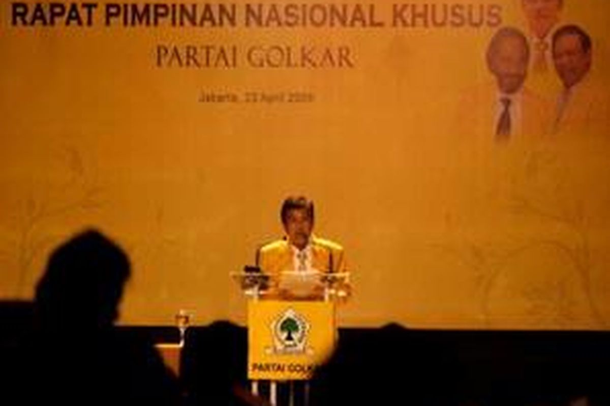 Ketua Umum DPP Partai Golkar, Jusuf Kalla memberikan sambutan dalam Rapat Pimpinan Nasional Khusus di Hotel Borobudur, Jakarta Pusat, Kamis (23/4).